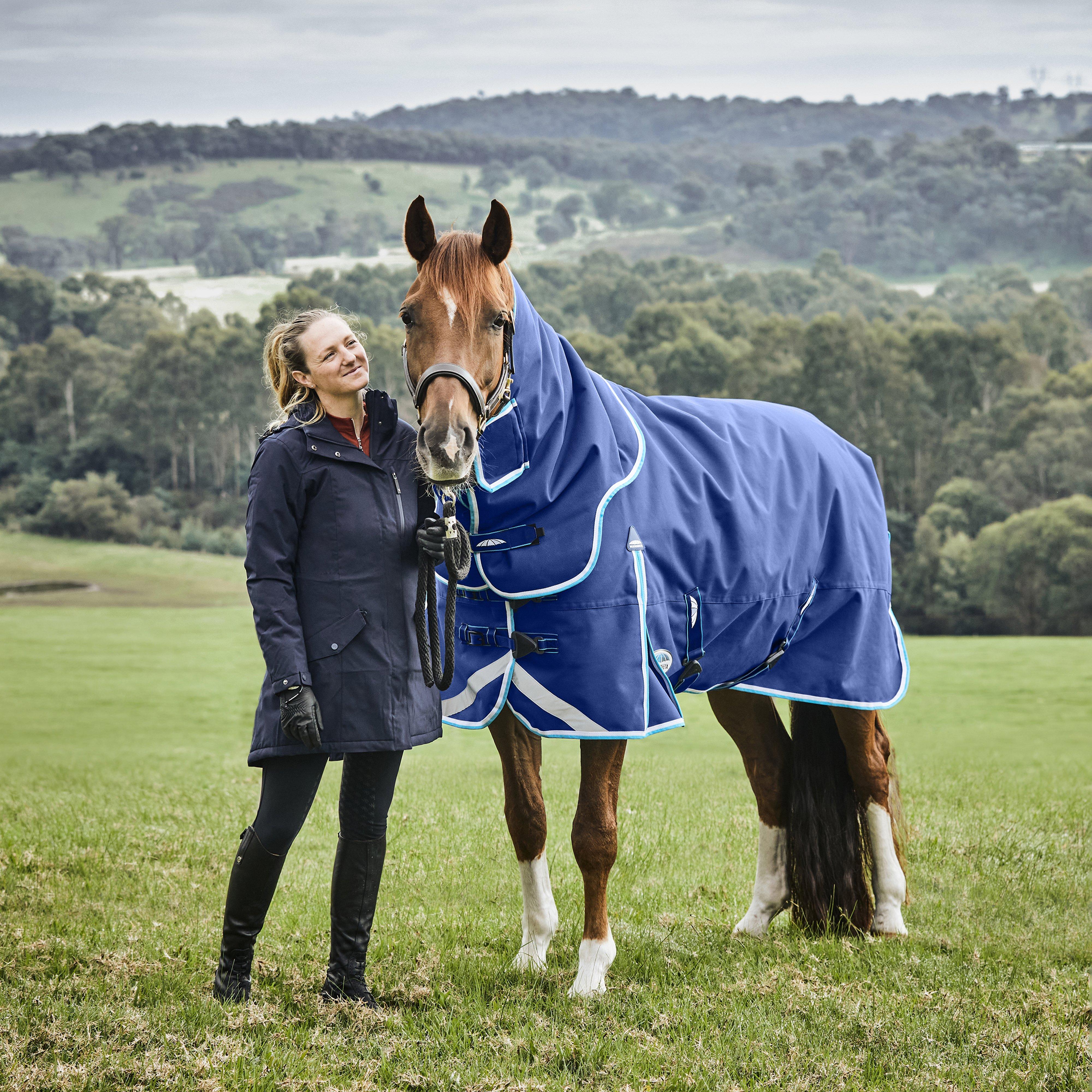ComFiTec Ultra Hardi Detach-A-Neck 220g Mediumweight Turnout Rug Blue/Bright Blue/White - Image 2
